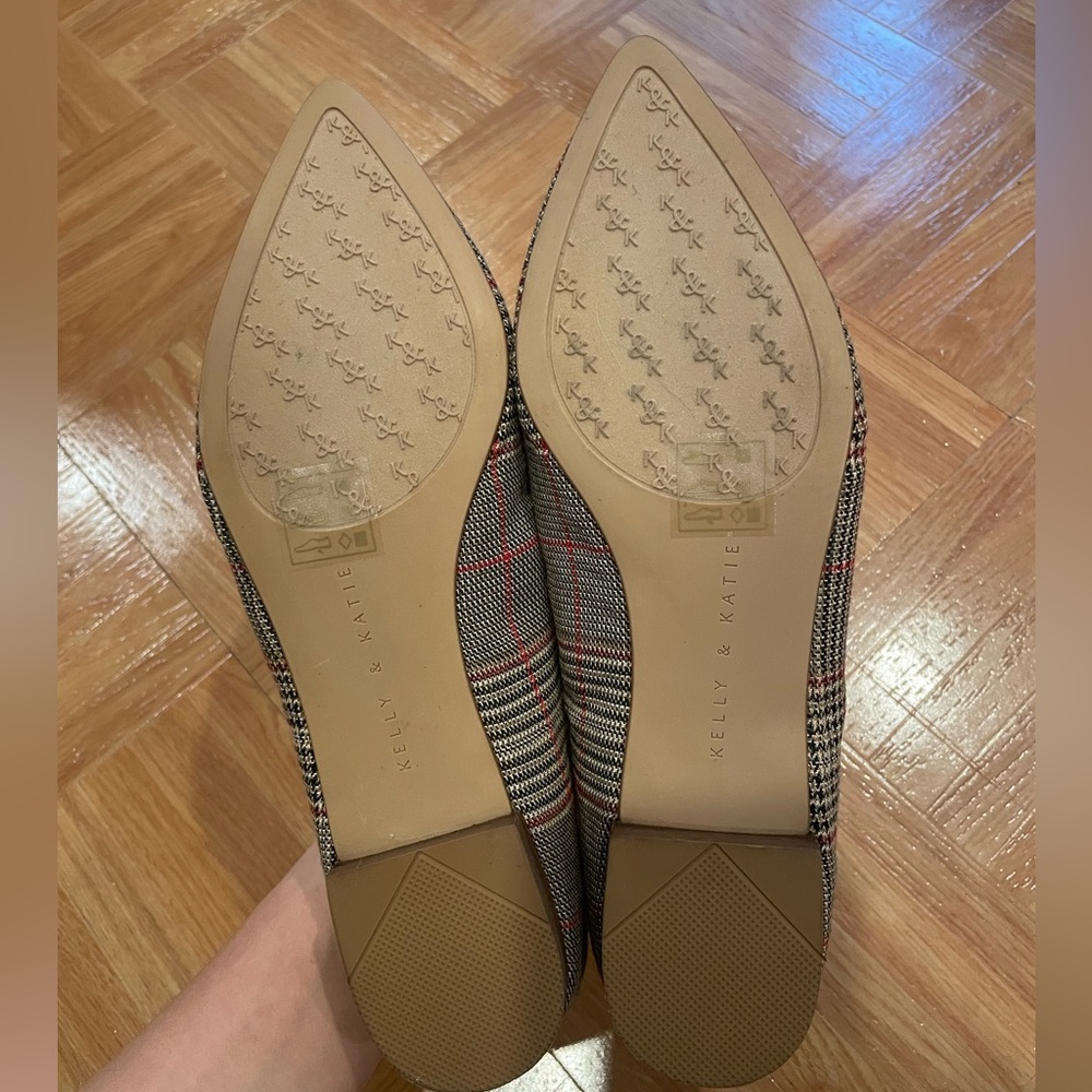Jessica Simpson flat! - Picture 3 of 5